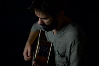 Davide Ambrogio con chitarra 2